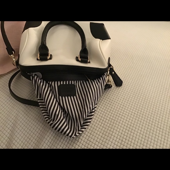 Handbag - Picture 3 of 4